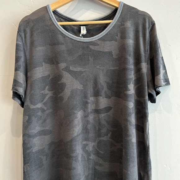 Free People Oversized Camo Tee - Picture 4 of 10